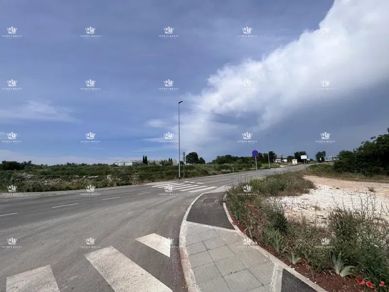 Istria, Vodnjan, building plot 12,642 m2, residential-commercial zone, center, view – 2