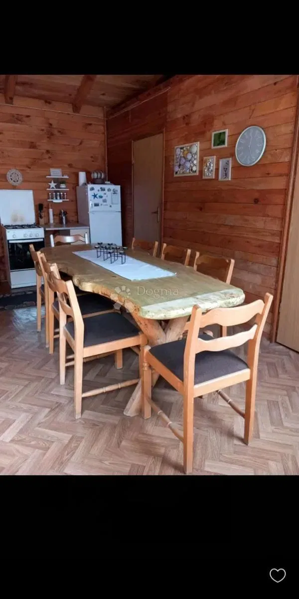 Két kisebb ház Kavran közelében – 2
