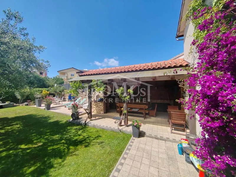 Vodice, apartment house 293,69 m2 usable area, with garage and parking – 3