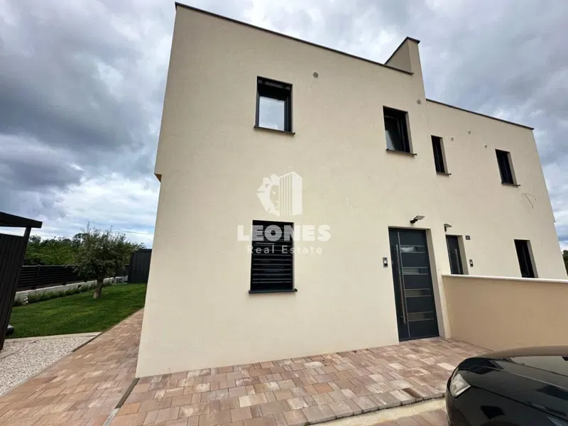Appartamento duplex di qualità con vista mare aperta a Parenzo – 2