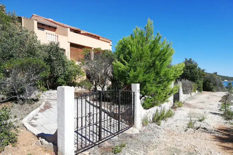 Detached house on the small island of Rivanj, first row to the sea – 3