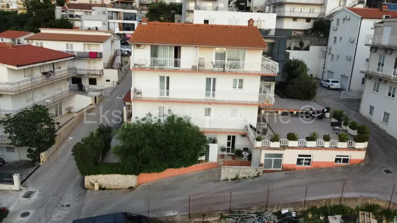 Podstrana, Strožanac, detached house with 6 apartments, 230 m from the sea – 2