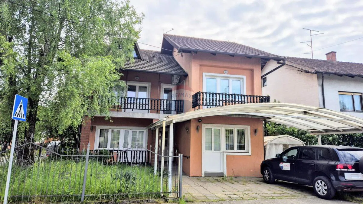 Sisak, Zeleni brijeg, Kuća s okućnicom