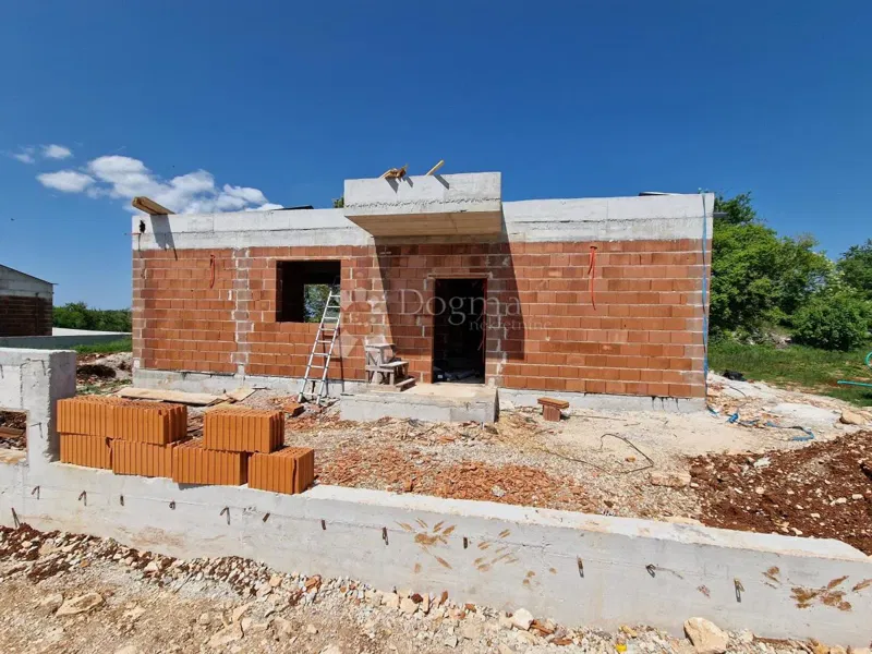 NEW BUILDING - house with pool! – 2