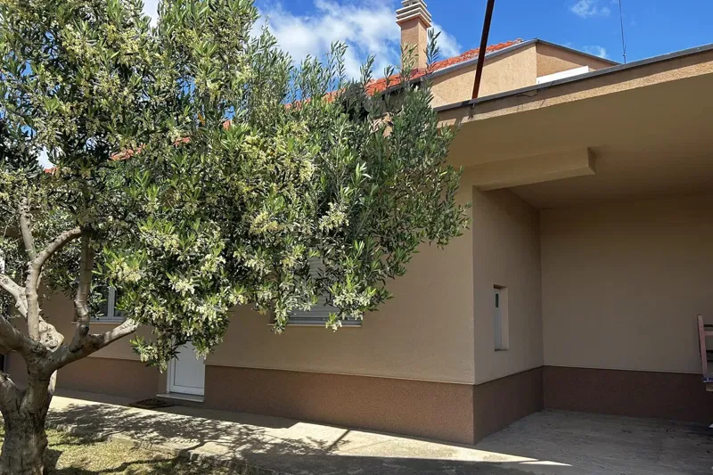 Una casa con garage e giardino in posizione strategica a Spalato – 2