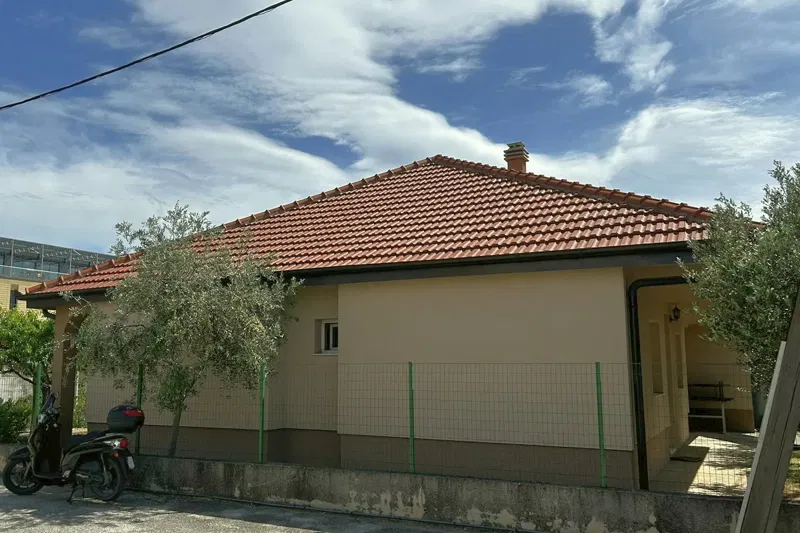 Una casa con garage e giardino in posizione strategica a Spalato – 3