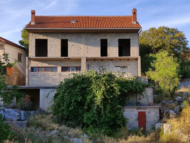 Brač, unfinished house for sale, plot 1820m2 – 2