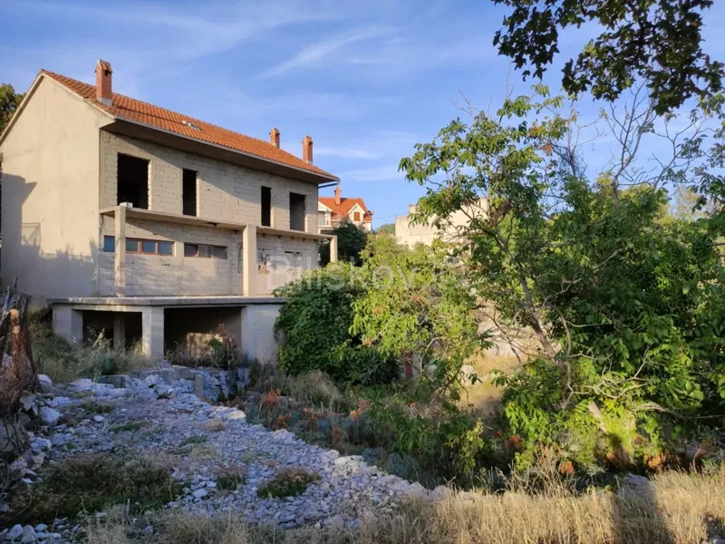 Brač, unfinished house for sale, plot 1820m2 – 3