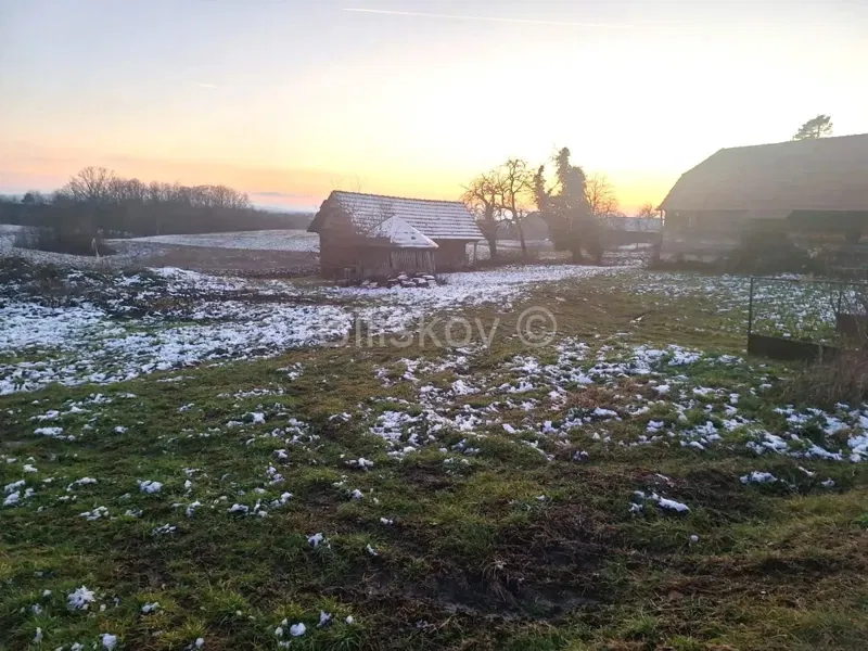 Prodaja, Pisarovina, imanje sa gospodarskim zgradama