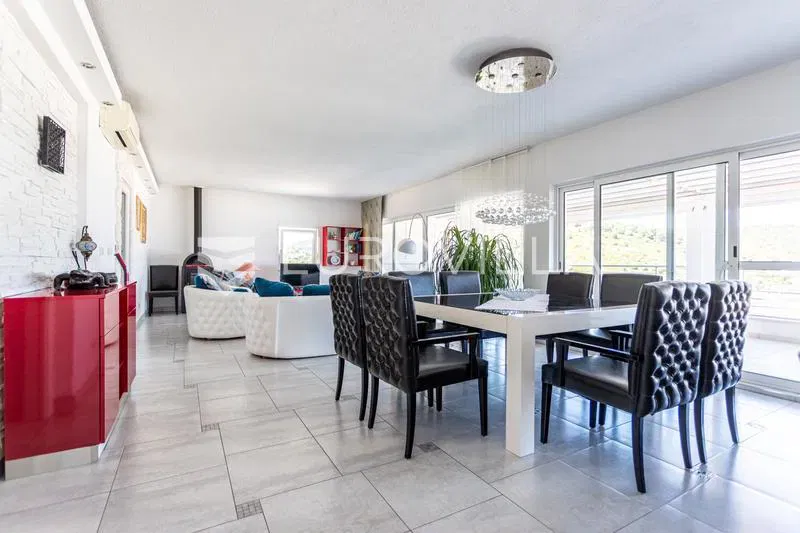 Vis, Attractive House with 311 m² of Living Space on a 2,027 m² Plot – 2