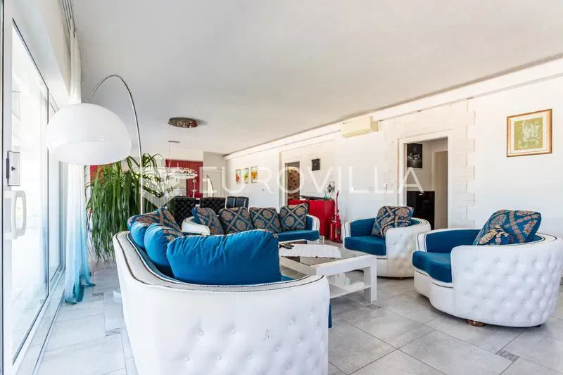 Vis, Attractive House with 311 m² of Living Space on a 2,027 m² Plot – 3