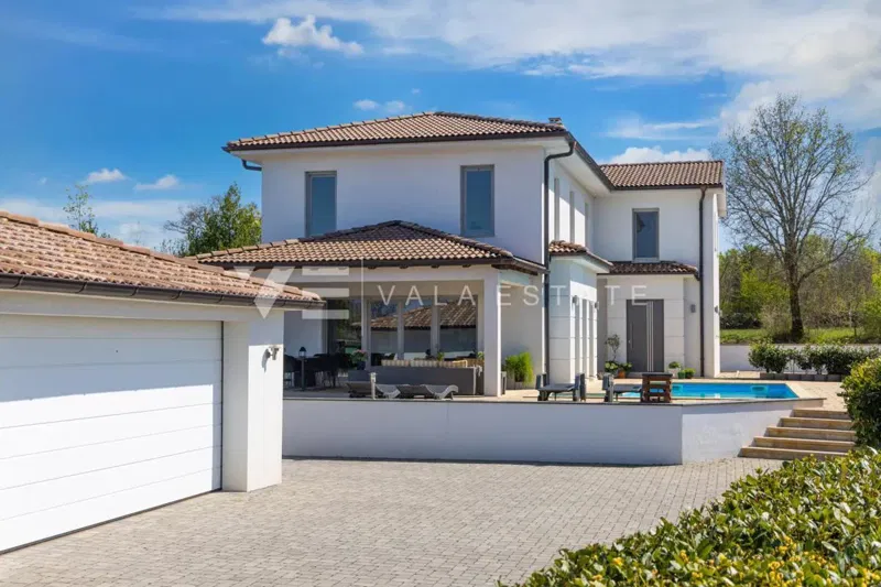 MODERN HOUSE WITH POOL ON THE EDGE OF THE GREEN ZONE – 2
