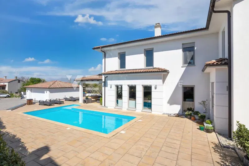 MODERN HOUSE WITH POOL ON THE EDGE OF THE GREEN ZONE – 3
