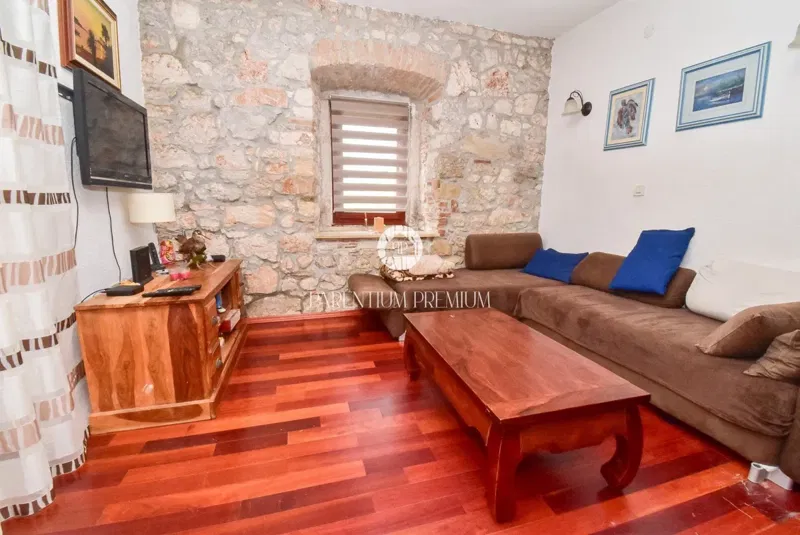 Casa bifamiliare con giardino e taverna – 2