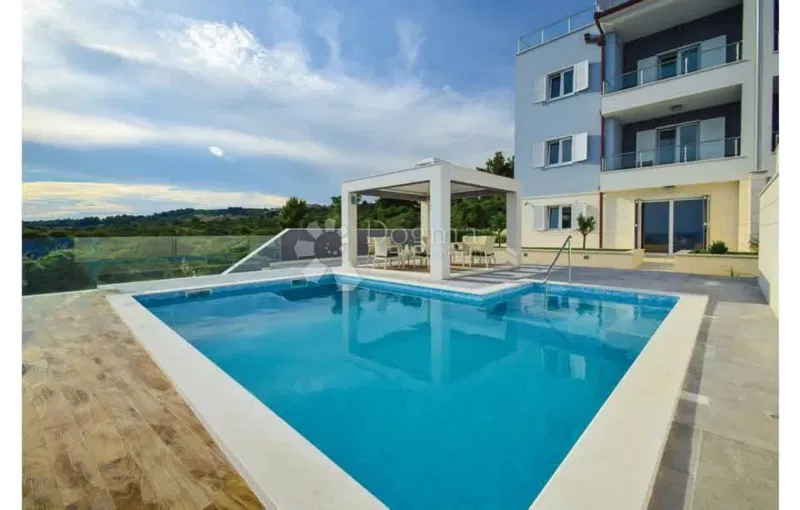 Dom Rogoznica, 800m2 – 2
