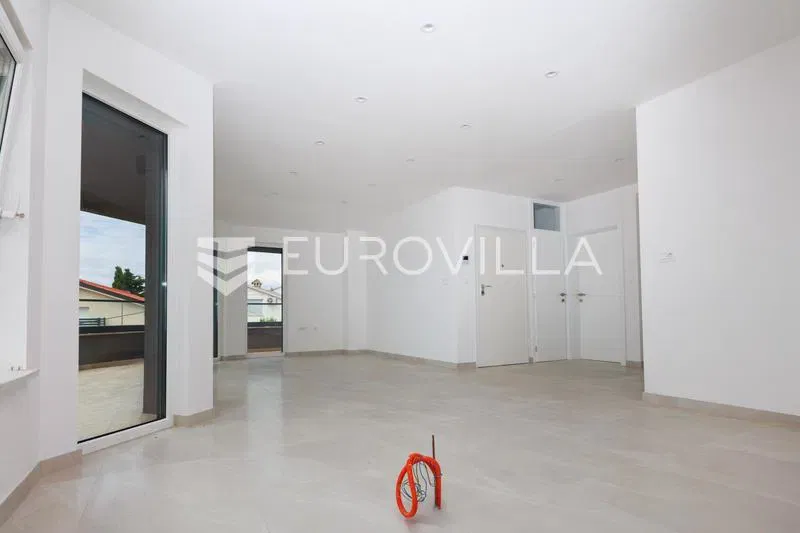 Crikvenica, three-bedroom apartment 68 m² with spacious terrace and parking – 2