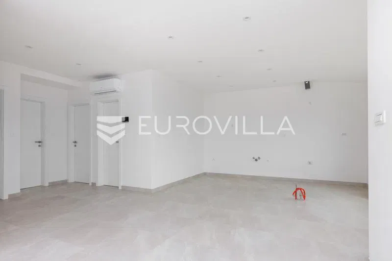Crikvenica, three-bedroom apartment 68 m² with spacious terrace and parking – 3