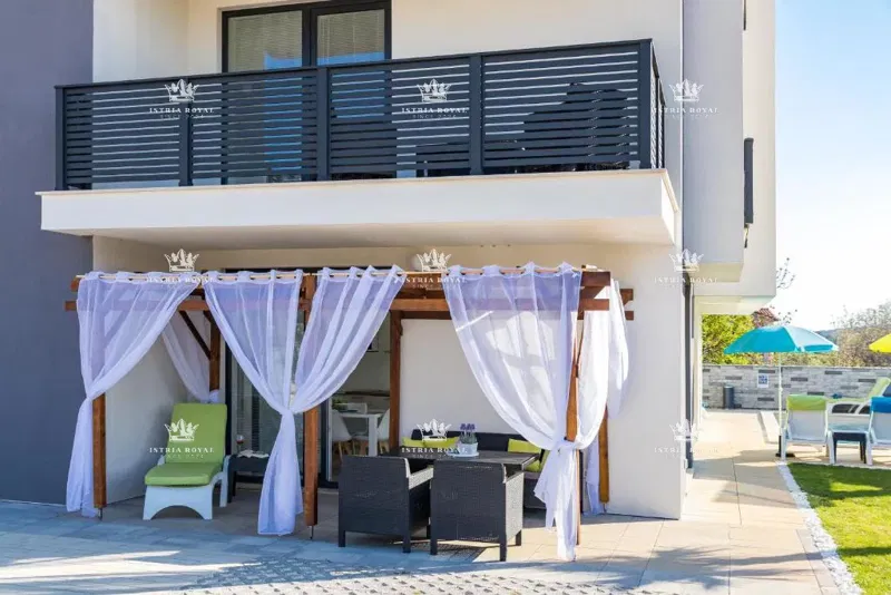 Villa for sale in Medulin with 6 apartments – New construction with a swimming pool and close to the beach, ideal for investment, Pula, Istria. – 2