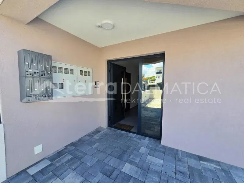 Comfortable apartment with 110 m² roof terrace near Šibenik – 3