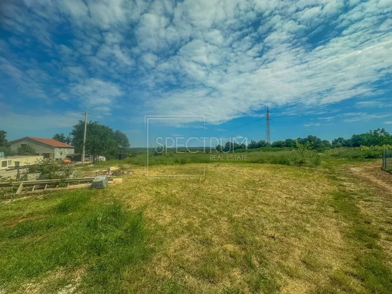 Zona Parenzo, terreno adatto per costruire una casa – 2