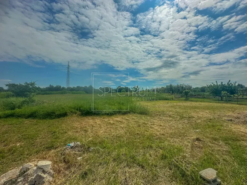 Zona Parenzo, terreno adatto per costruire una casa – 3