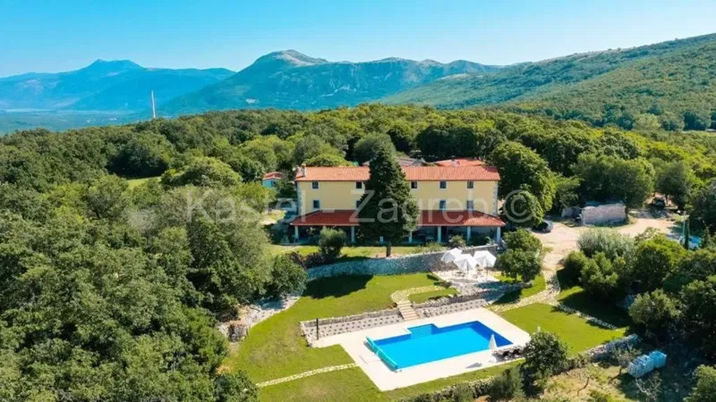 Istra, Labin, obiteljski pansion sa restoranaom i bazenom, 24000m2