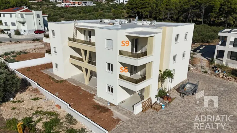Vodice, two-bedroom apartment with beautiful view, terrace, storage room, parking – 2