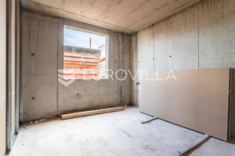Trogir, Čiovo, three-bedroom apartment with private pool two parking spaces – 3