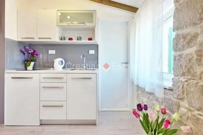 Varos – Two studio flats in great location, for sale – 3