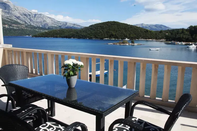 Mediterranean stone villa - luxury just steps from the sea – 2