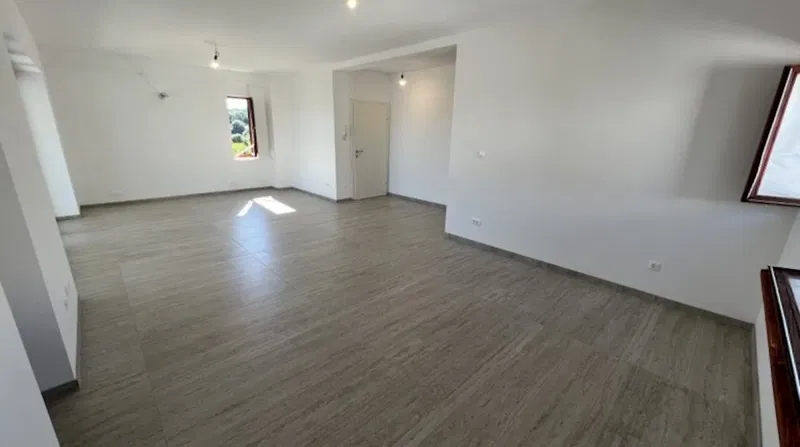 KRK! HÁROMSZOBÁS LAKÁS ELSŐ EMELETEN! PANORÁMÁS TENGERRE NÉZŐ KILÁTÁS! KÖZEL A STRAND! – 3