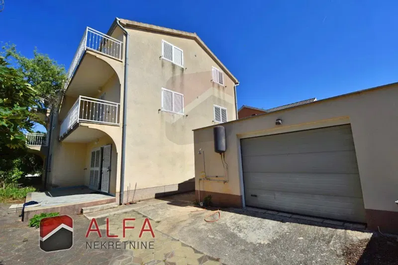 Croazia, Vodice, Srima, casa indipendente in vendita con 5 appartamenti, vicino al mare – 2