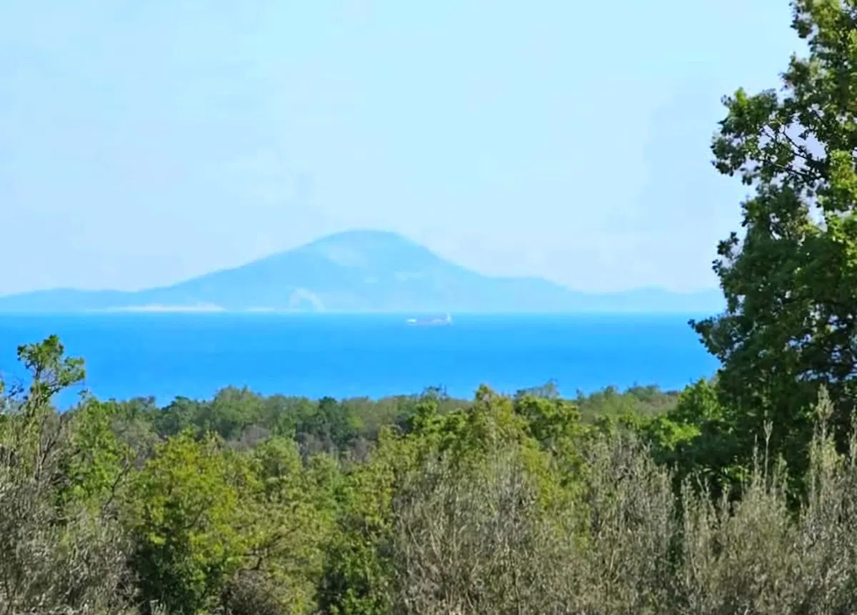 Građevinsko zemljište s pogledom na more i Cres – Peruški, Istra