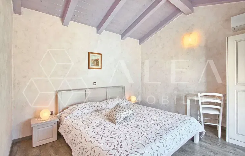 ISZTRIA, TINJAN – FELÚJÍTOTT KŐVILLA MEDENCÉVEL ÉS KÜLÖN LAKÁSOKKAL – 3