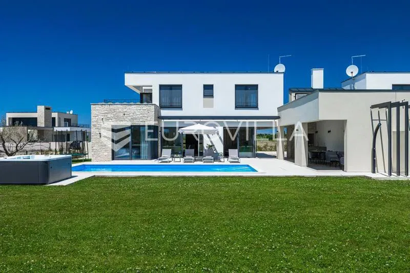 Istria, Brtonigla, modern villa with swimming pool and jacuzzi – 2