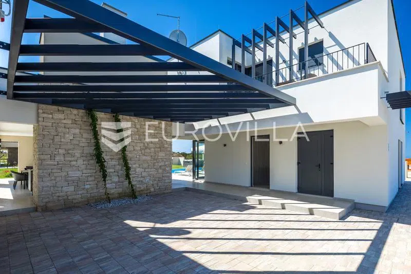 Istria, Brtonigla, modern villa with swimming pool and jacuzzi – 3