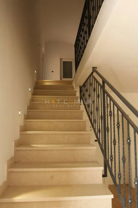Divna nova vila s bazenom i imanjem od 9850 m2 u idiličnom selu 15 min od mora – 3