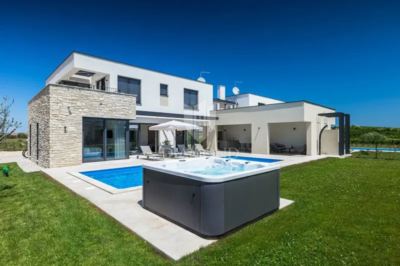 Brtonigla, beautiful villa with pool on top of a hill – 3