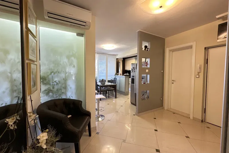 Spazioso appartamento con tre camere da letto in una zona attraente della città – 2