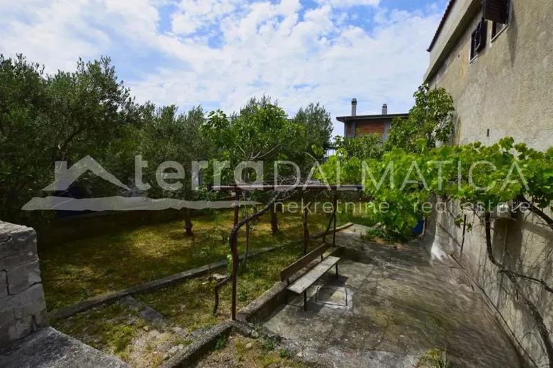 House with character – 6 rooms, 3 terraces, a huge garden and the sea within easy reach (100 m)! – 2