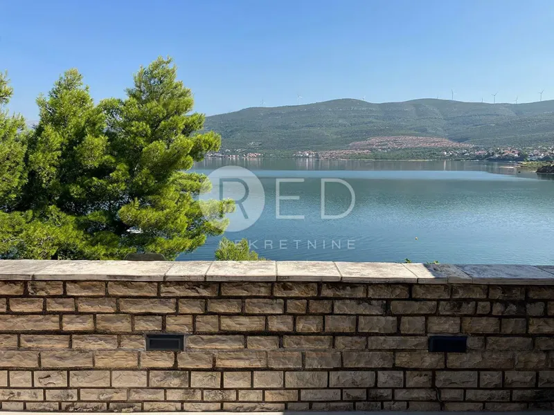 APARTMANSKA KUĆA PRVI RED DO MORA - DONJI KARIN