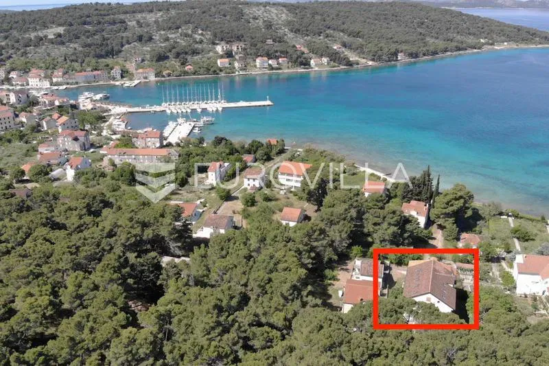 Zlarin, spacious house with apartments under renovation, 1200 m² – 3