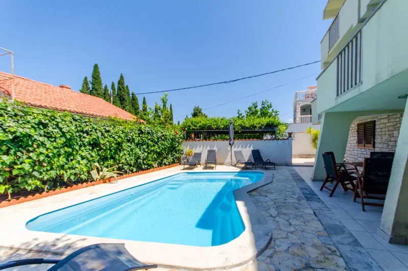 Apartment house with swimming pool – 2