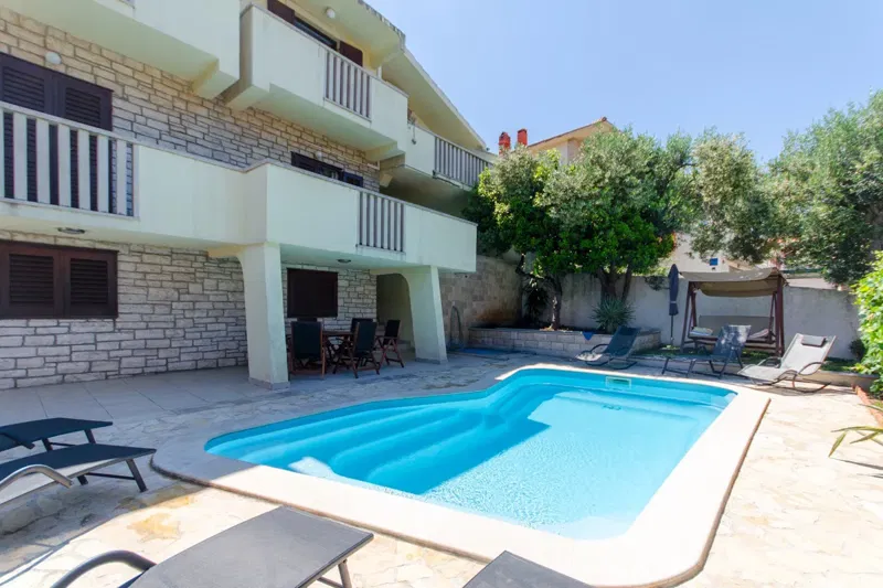 Apartment house with swimming pool – 3