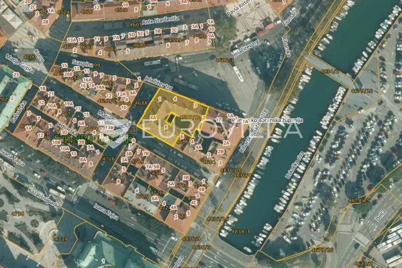 Rijeka, center, Jelačić Square, office building 3,180 m² – 3