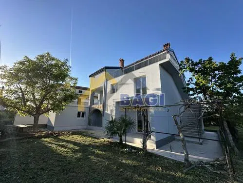 ISTRA - ROVINJ House with three apartments, investment opportunity! – 2