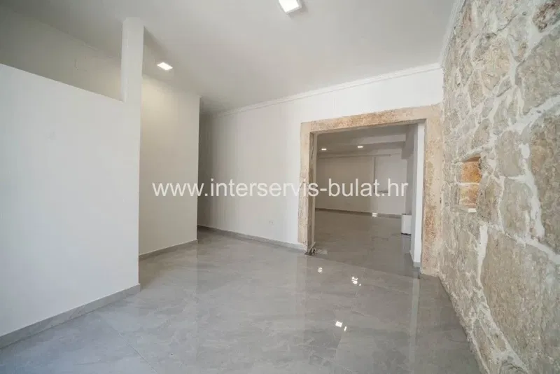 .::: Commercial space for rent in Šibenik :::.