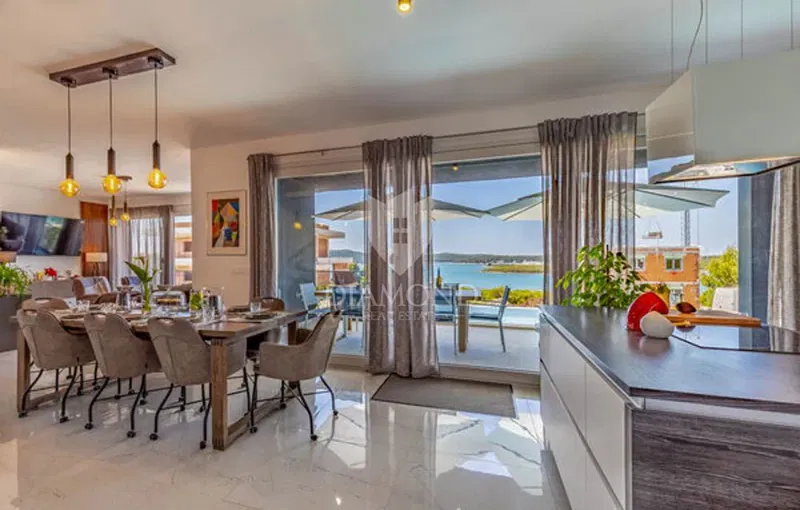 Villa di lusso con piscina interna direttamente sul mare! Medolino! – 3