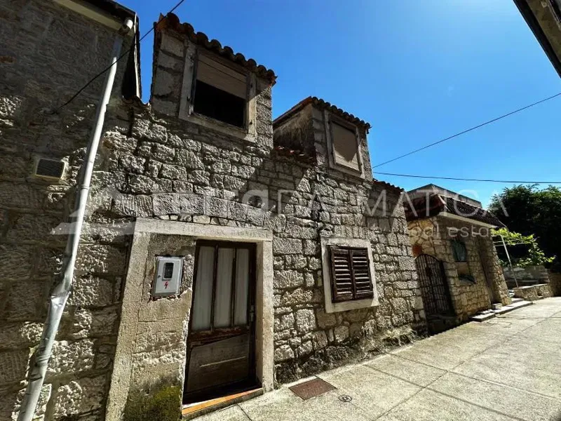 Authentic stone house in the heart of Prvić, close to the sea – 2