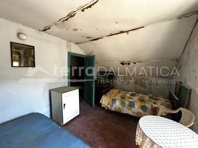 Authentic stone house in the heart of Prvić, close to the sea – 3